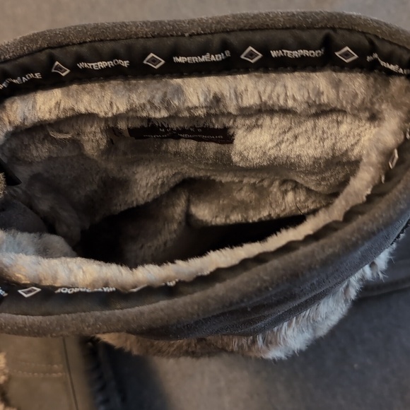 Brand New and never worn Adjustable Snowy Owl Manitoba Mukluks - Picture 7 of 11